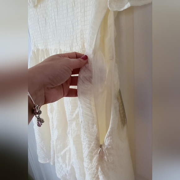 Lush Cream Textured Dress with Collar - Picture 4 of 5